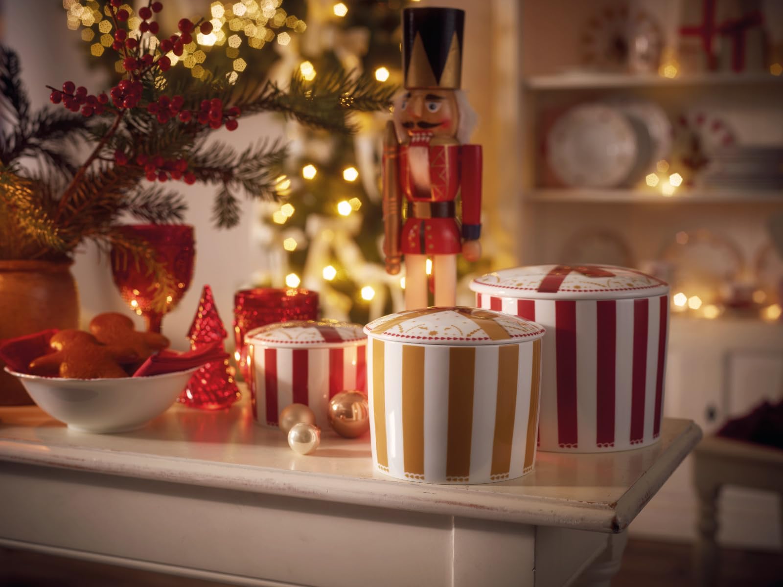 hutschenreuther-christmas-love-dose-klein-0-45l-rot-porzellan image 2