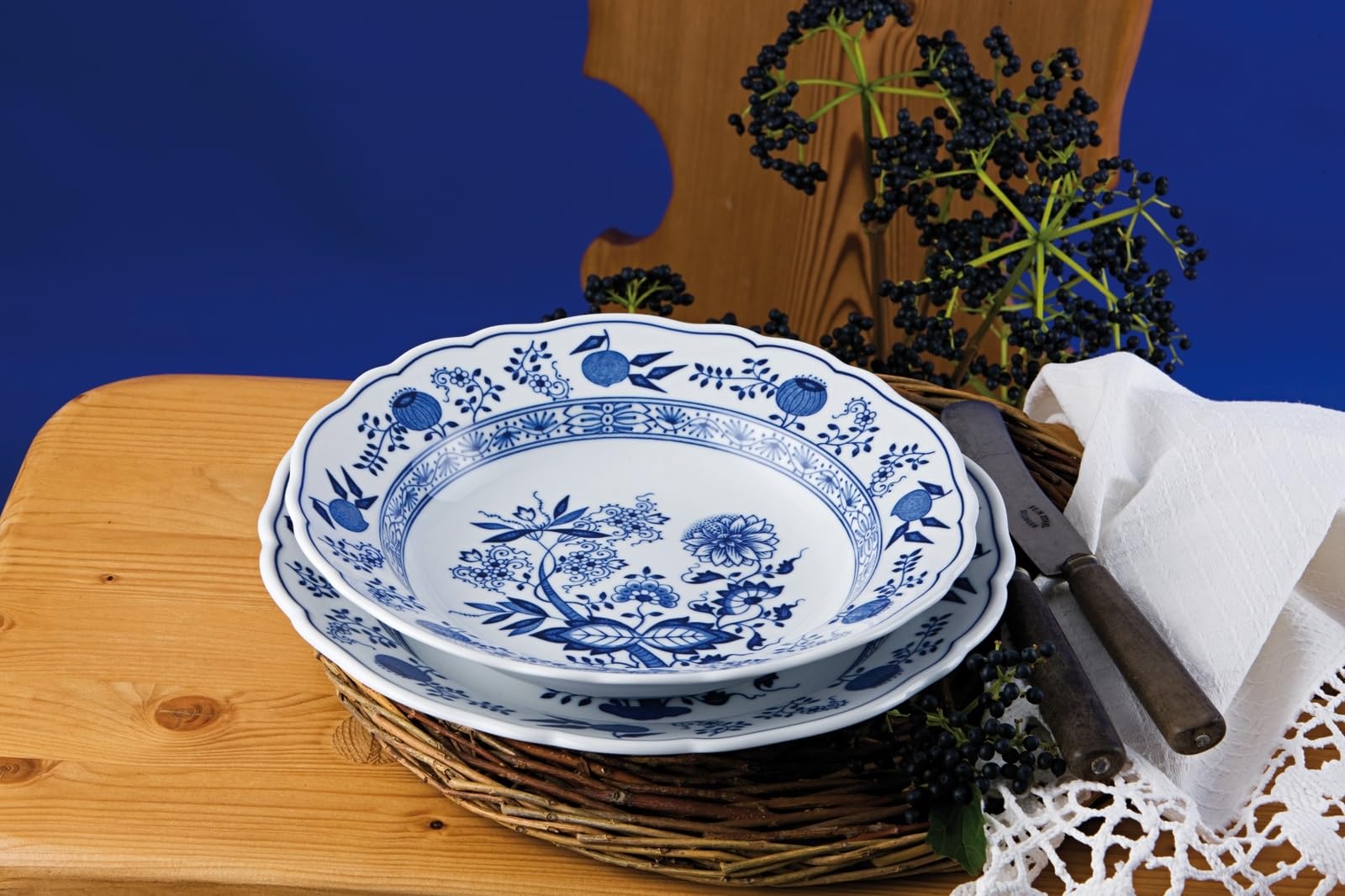 hutschenreuther-blau-zwiebelmuster-platzteller-31-cm-mit-fahne image 2